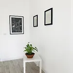 Tap - In Independent House With Private Garden דירה