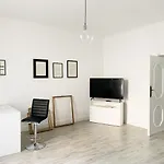 Апартаменты Tap - In Independent House With Private Garden Альгеро