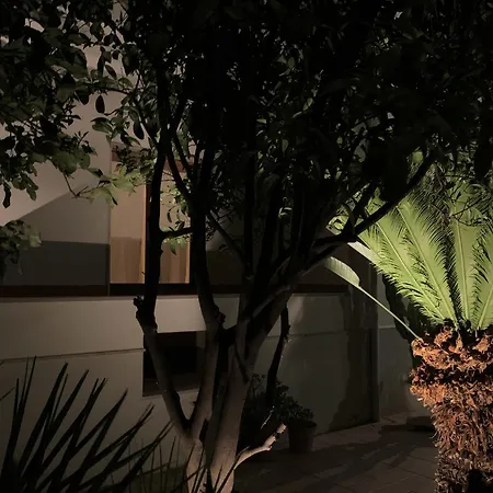 Tap - In Independent House With Private Garden Апартаменты *
