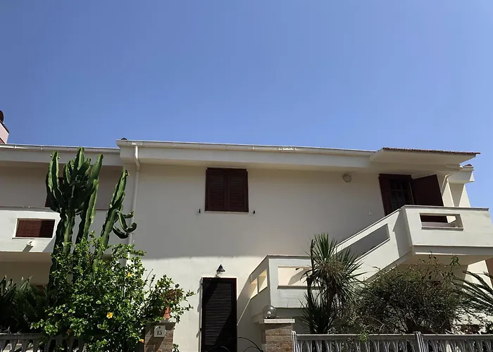 Апартаменты Tap - In Independent House With Private Garden Альгеро