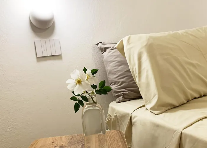 Tap - In Independent House With Private Garden *