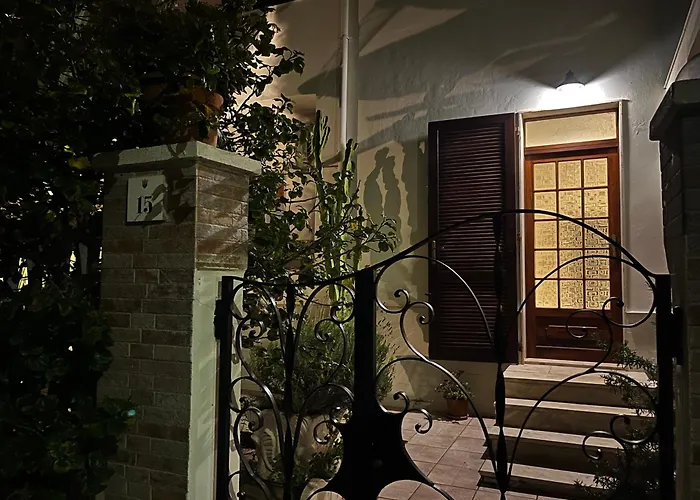 Tap - In Independent House With Private Garden *