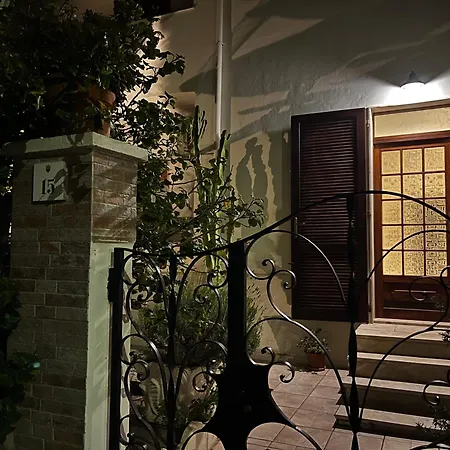 Tap - In Independent House With Private Garden *